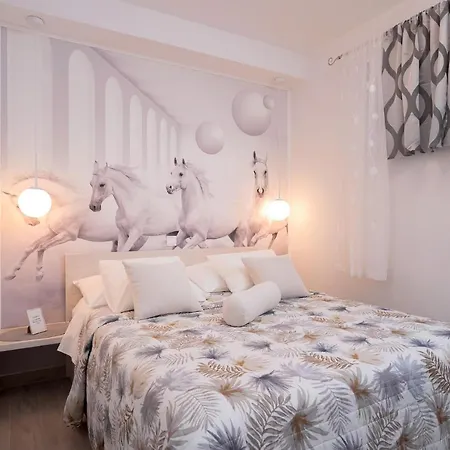 Capitis In The Center Apartment